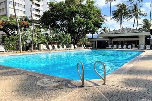 300 Wai Nani Way, Honolulu HI  96815-3961 exterior