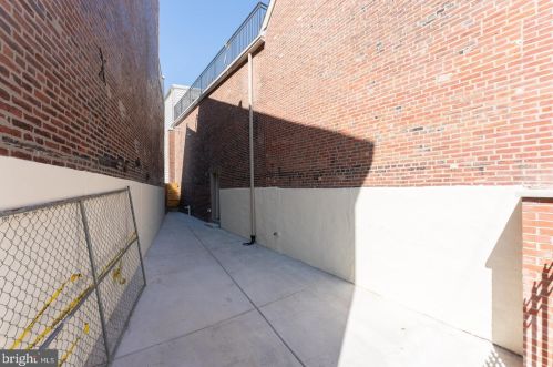 950 Front St, Philadelphia PA 19147-0043 exterior