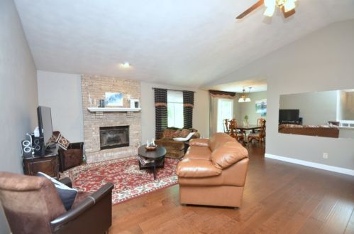 8101 Slater Dr, Rockford, IL 61108-4576