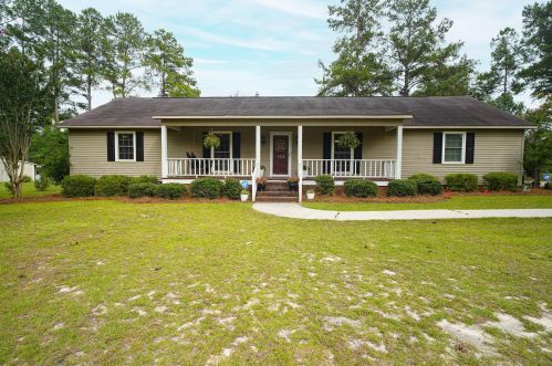 102 Magnolia Dr, Barnwell, SC 29812-8155