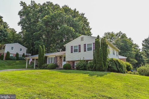 7011 Gillings Rd, Springfield VA  22152-3236 exterior