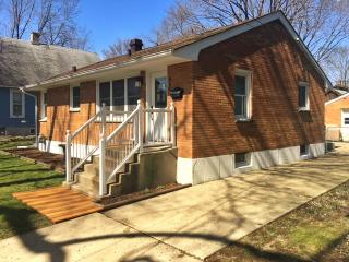 664 Keep Ave, Hoffman Estates, IL 60120-2480