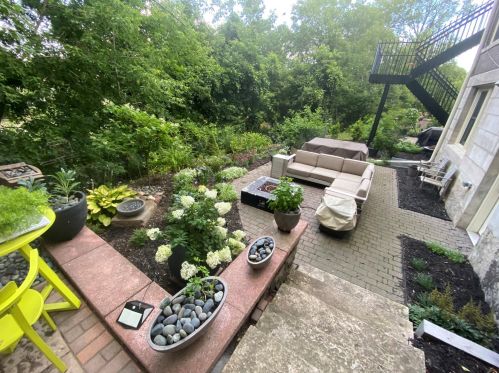 300 Ridgewood Ave, Minneapolis MN  55403-3577 exterior
