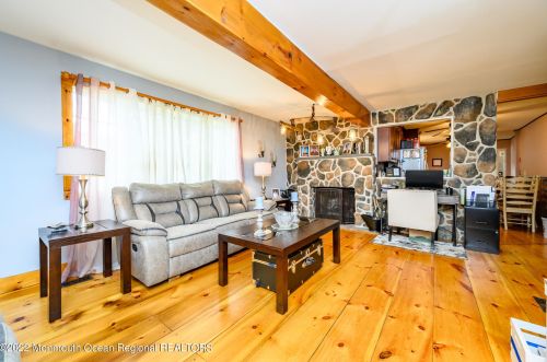 177 Ocean Ave, Middletown NJ 07748-5664 exterior