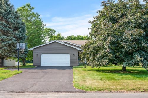 6391 258th St, Columbus, MN 55092