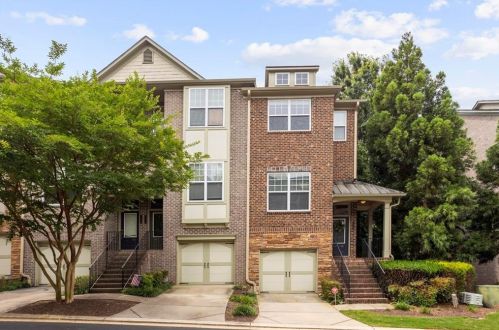 2024 Cobblestone Cir, Atlanta GA  30319-4909 exterior