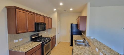 430 Nottingham Loop, Uhland TX  78640-2502 exterior