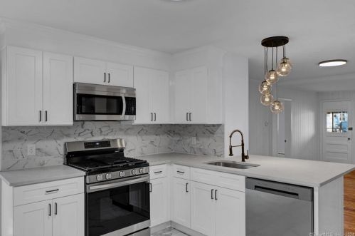 11 Frederick St, Killingly CT  06239-2709 exterior