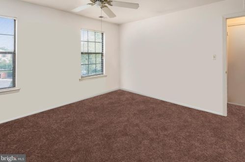 92 Wyndham Pl, Trenton NJ 08691-3127 exterior