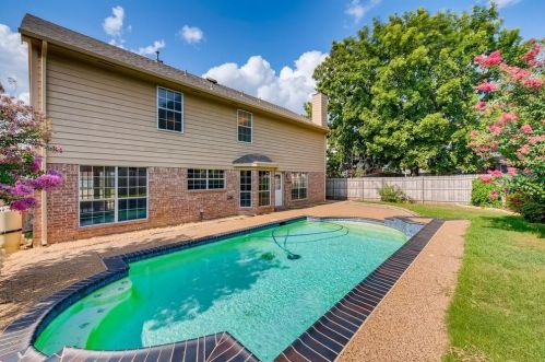 5428 Crater Lake Dr, Fort Worth, TX 76137-4450
