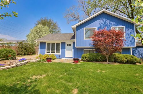 2916 Grandville Ave, Waukegan, IL 60085-2339