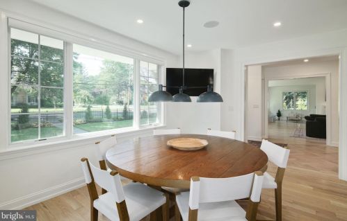 377 Kings Hwy, Tavistock NJ 08033-2004 exterior