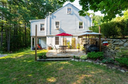 10 Youngs Crossing Rd, Pelham, NH 03076-2622