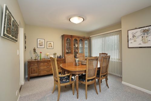 303 Redwing Dr, Bannockburn IL  60015-3684 exterior