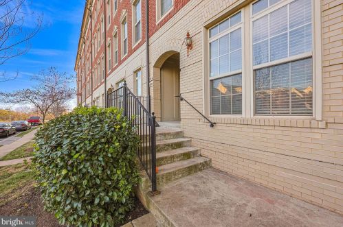 7824 Cedar Branch Dr, Gainesville, VA 20155-1990