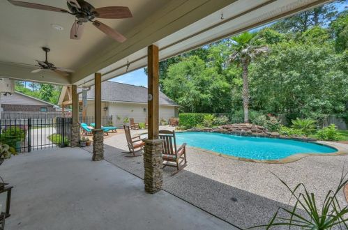 1612 Sweet Gum St, Conroe TX  77385-9530 exterior