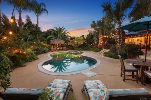 3433 Royal Rd, Vista CA  92084-6616 exterior