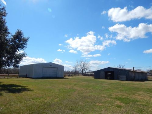 1500 Shanks Rd, Angleton TX 77515-9188 exterior