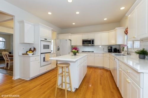 3912 Grassmere Rd, Naperville, IL 60564-8229