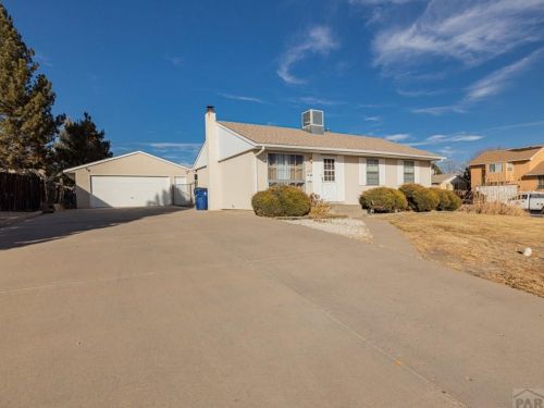 37 Massari Rd, Pueblo, CO 81001-1923