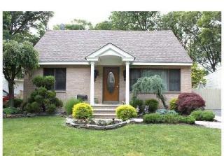 19 Kelly St, Metuchen, NJ 08840-2622