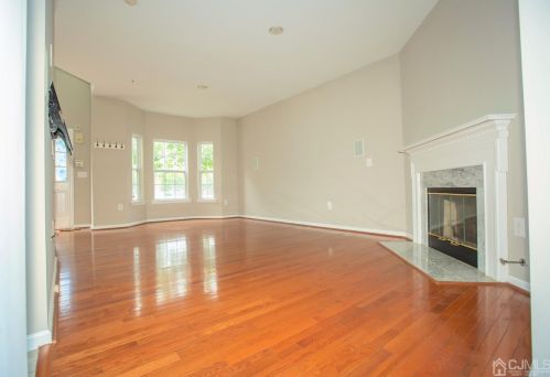123 Forest Dr, Piscataway, NJ 08854-2273