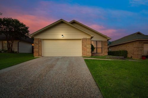 10318 Lone Pine Ln, Fort Worth TX  76108-3958 exterior