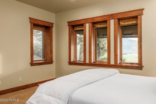 5872 Mtn Rnch Dr, Park City UT 84098-6177 exterior