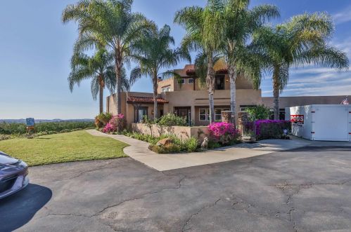 2040 Vista Grande Dr, Vista, CA 92084-2727