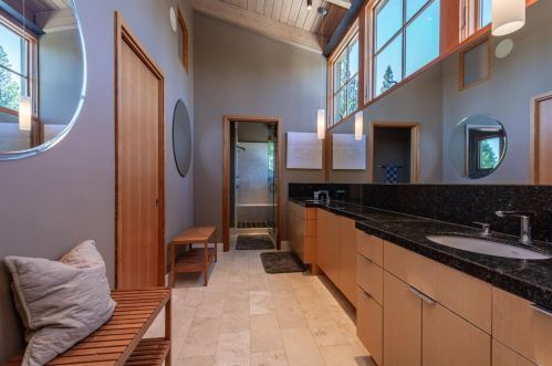 1721 Grouse Rdg, Truckee CA  96161-4033 exterior