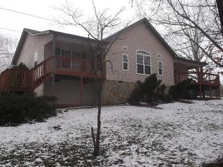 430 Plena Ln, Kodak, TN 37764-1866