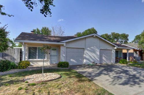 8951 El Oro Plaza Dr, Elk Grove, CA 95624-2610