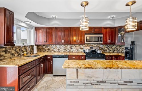 2833 10th St, Philadelphia PA 19122-6021 exterior