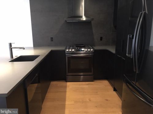 1433 Fitzwater St, Philadelphia, PA 19146-2227