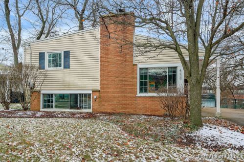 239 Linden St, Glendale Heights, IL 60137-4009