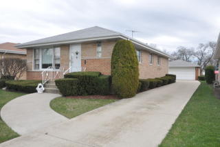 8729 Elmore St, Niles, IL 60714-1943