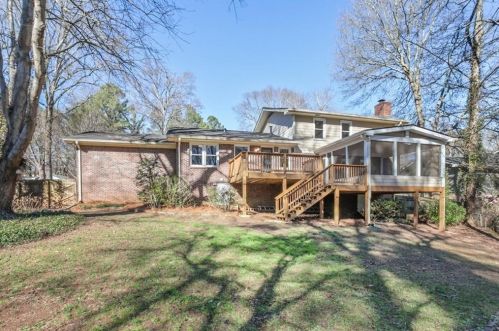6768 Lockridge Dr, Atlanta GA  30360-1561 exterior