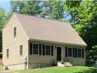 18 Dee Dee Dr, Sandown, NH 03873-2029
