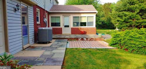 2608 Beechwood Rd, Lancaster PA  17601-4802 exterior