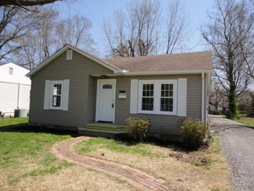 511 2nd St, Marion, IL 62959-1232