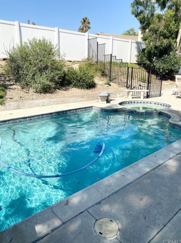 1206 Evergreen St, Rialto, CA 92377-8861