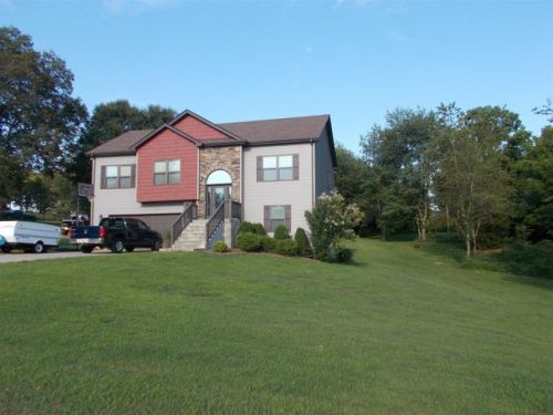 1030 Bateman Ct, Chapmansboro, TN 37035-5030
