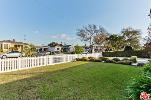 9727 2nd Ave, Inglewood, CA 90305-3224
