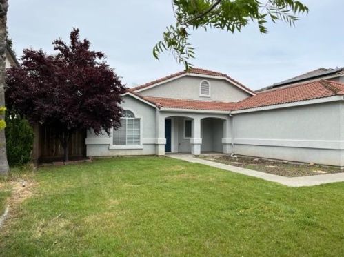 1103 Woodland Dr, Turlock, CA 95382-0261
