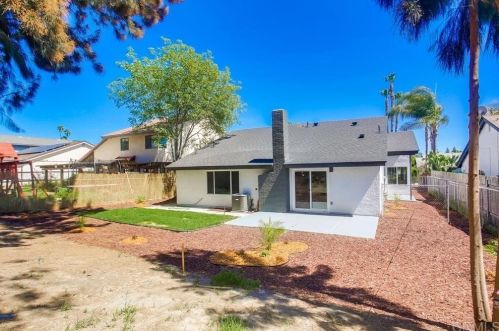 1461 Darwin Dr, Oceanside CA  92056-3042 exterior
