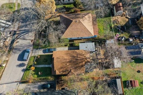33 Chalmers Ave, Austin TX  78702-5452 exterior