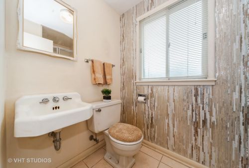 821 Castlewood Ln, Bannockburn IL  60015-2605 exterior