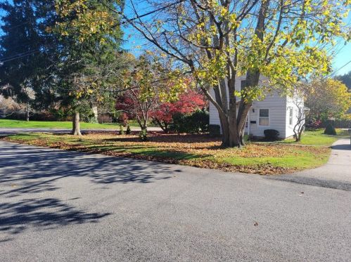 16 Edgewood Ave, Westerly, RI 02891-2937
