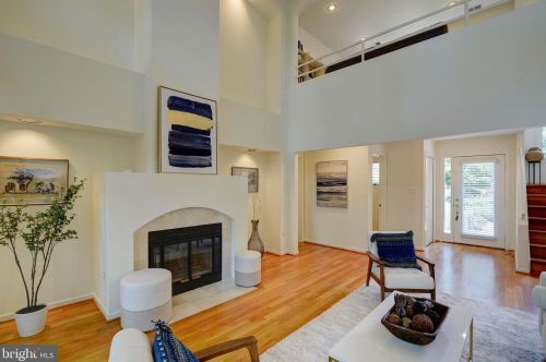 1650 Wild Pine Way, Herndon, VA 20194-5600
