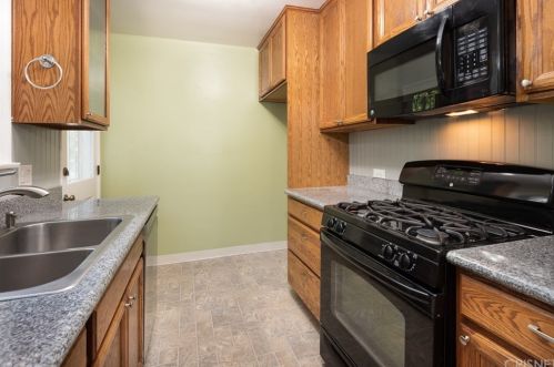 1545 Riverside Dr, Glendale CA 91201-3824 exterior